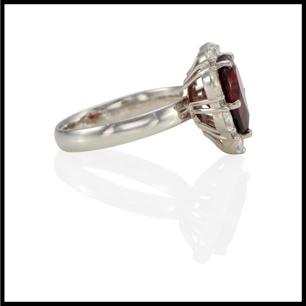 PLATINUM, GARNET AND DIAMOND RING - Picture 3 of 4